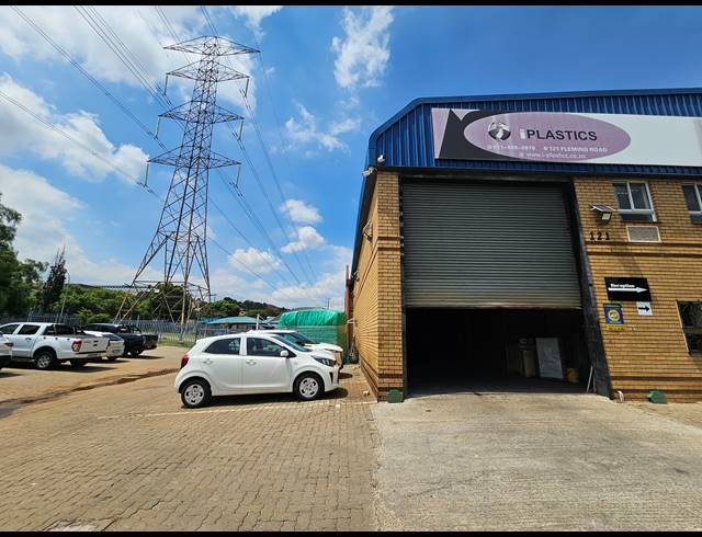 1,415M² WAREHOUSE TO LET IN MEADOWDALE